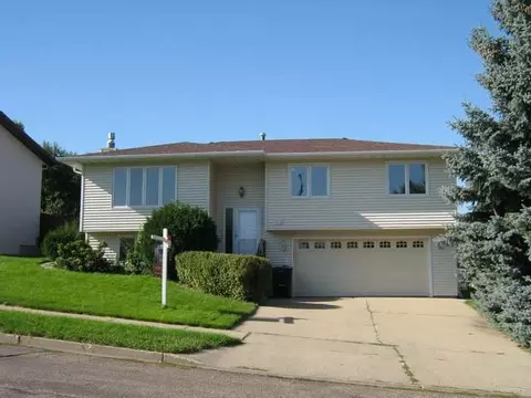 3012 E Avenue Ave E, Bismarck, ND 58501 photo 2