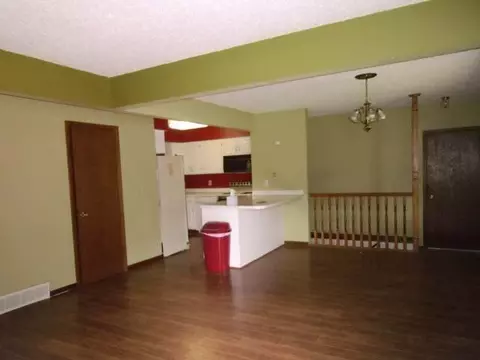 1714 3rd St S, Bismarck, ND 58504 photo 4