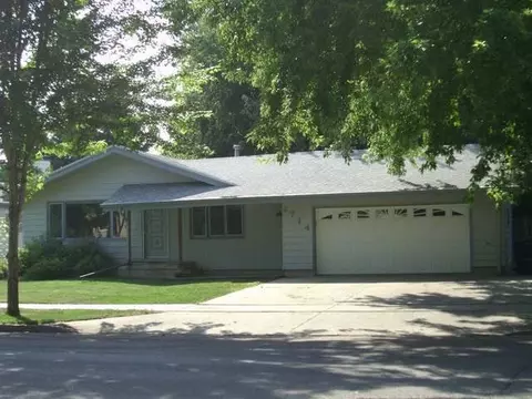 1714 3rd St S, Bismarck, ND 58504 photo 1