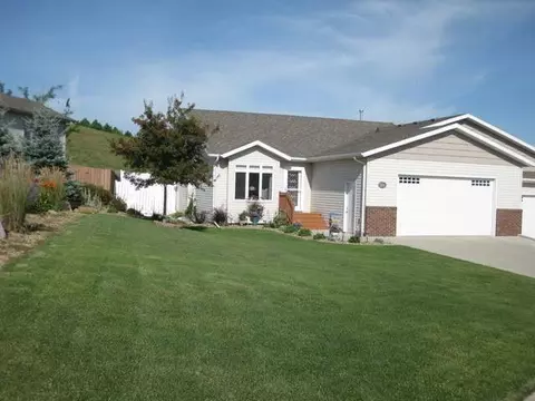 1616 Crane Dr, Bismarck, ND 58501 photo 1