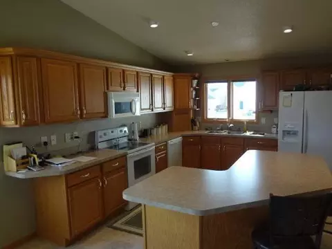 731 Brome Lp, Bismarck, ND 58503 photo 2