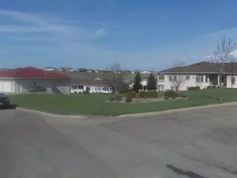 1900 Valley Dr, Bismarck, ND 58503 photo 1