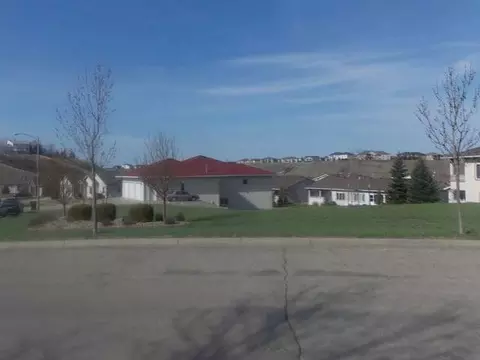 1900 Valley Dr, Bismarck, ND 58503 photo 2