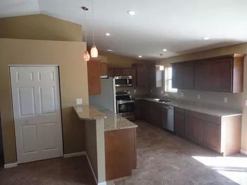 1013 Calvert Ci, Bismarck, ND 58501 photo 2