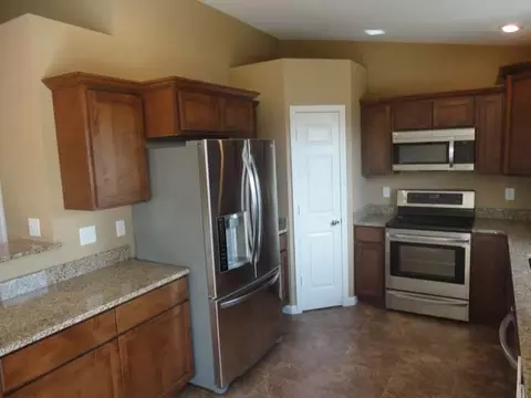 1013 Calvert Ci, Bismarck, ND 58501 photo 3