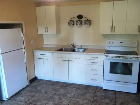 301 Collins Ave, Mandan, ND 58554 photo 3