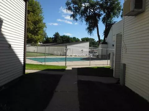 1183 Jefferson Ave, Bismarck, ND 58504 photo 2