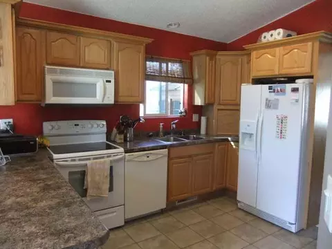 1012 1st St NE, Mandan, ND 58554 photo 2