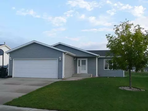 4916 Fairfax Lp, Bismarck, ND 58503 photo 1