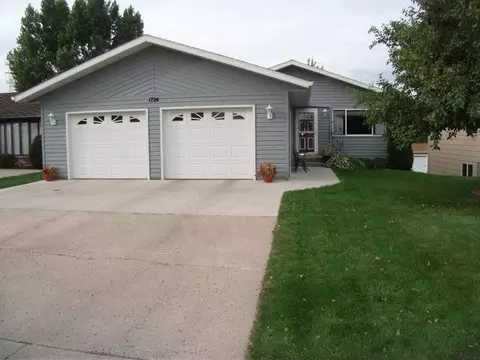1724 Divide Ave E, Bismarck, ND 58501 photo 1