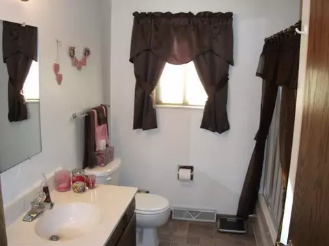 1724 Divide Ave E, Bismarck, ND 58501 photo 6