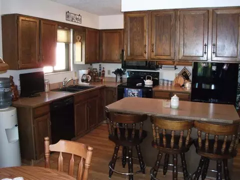 1724 Divide Ave E, Bismarck, ND 58501 photo 2