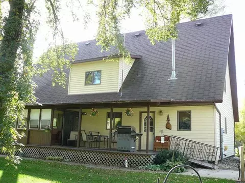7505 Ash Ln, Bismarck, ND 58503 photo 2