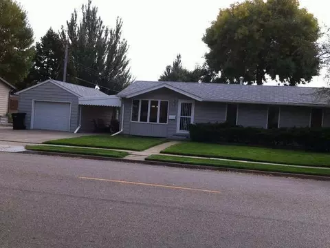 403 Turnpike Ave E, Bismarck, ND 58501 photo 2
