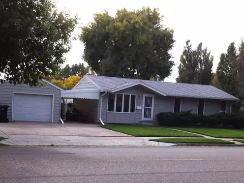 403 Turnpike Ave E, Bismarck, ND 58501 photo 1