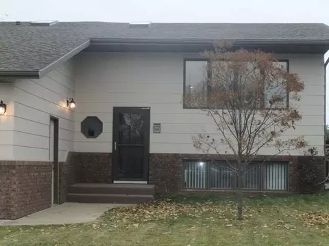 1032 Turnpike Ave E, Bismarck, ND 58503 photo 2