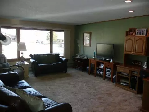 403 16th St NW, Mandan, ND 58554 photo 6
