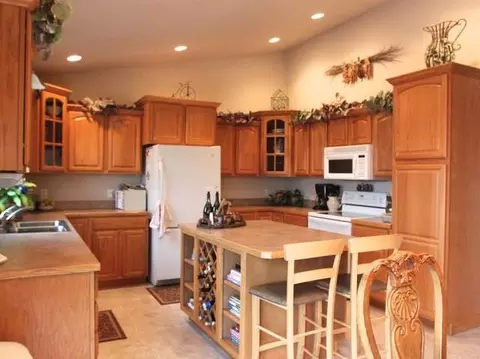 856 San Angelo Dr, Bismarck, ND 58504 photo 3