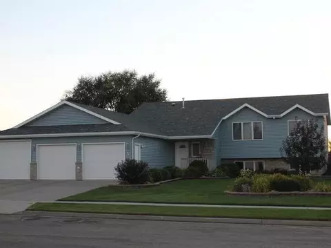 856 San Angelo Dr, Bismarck, ND 58504 photo 1