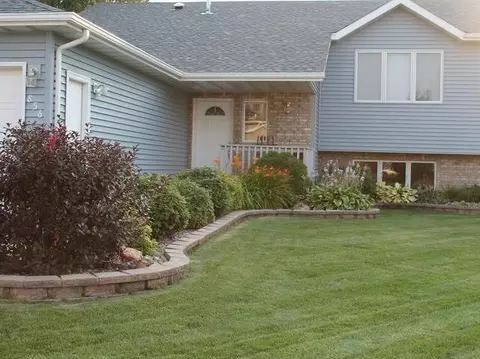 856 San Angelo Dr, Bismarck, ND 58504 photo 2