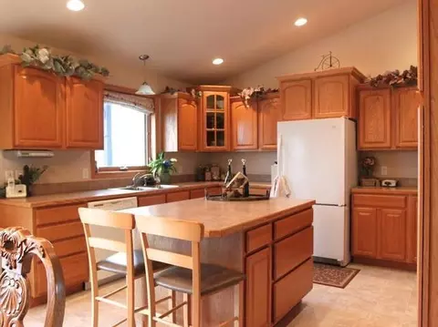 856 San Angelo Dr, Bismarck, ND 58504 photo 4