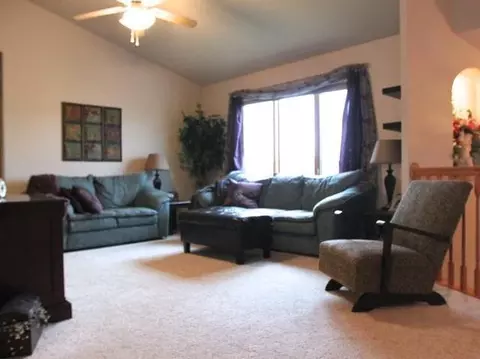 856 San Angelo Dr, Bismarck, ND 58504 photo 9