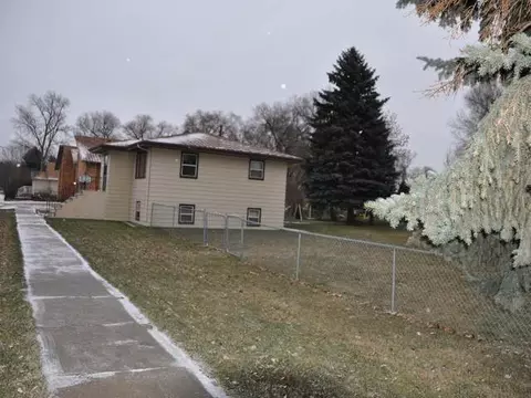 1707 2nd St NE, Mandan, ND 58554 photo 3