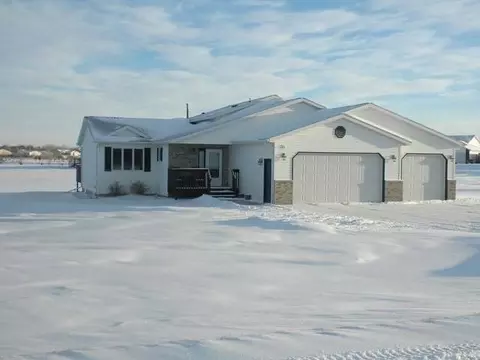 7128 Keepsake Ln, Bismarck, ND 58501 photo 1