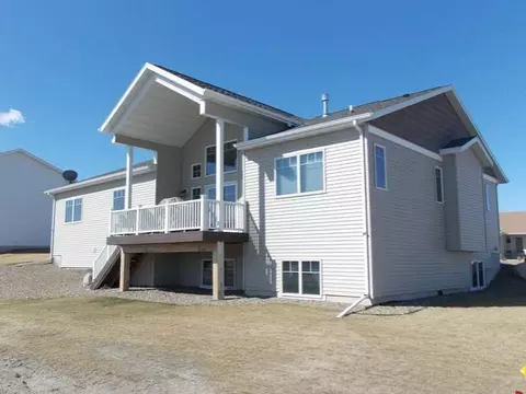 4723 Boulder Ridge Rd, Bismarck, ND 58503 photo 2