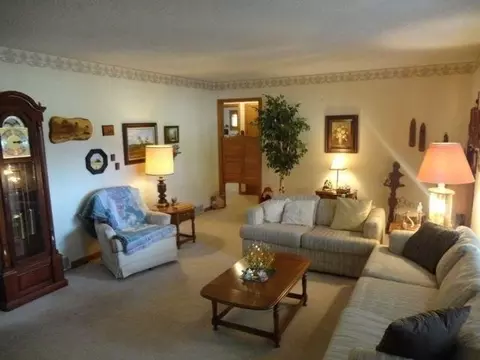 913 Midway Dr, Bismarck, ND 58501 photo 2