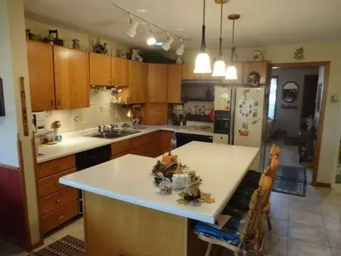 913 Midway Dr, Bismarck, ND 58501 photo 4