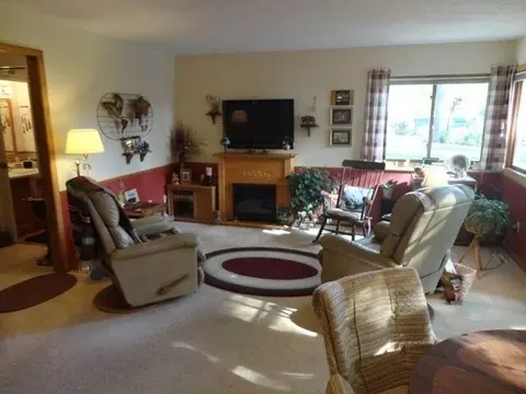 913 Midway Dr, Bismarck, ND 58501 photo 3