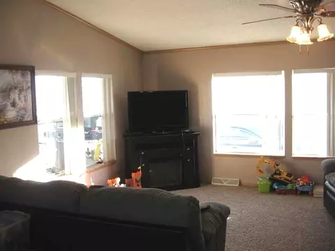 1213 9 Ave SE, Mandan, ND 58554 photo 2
