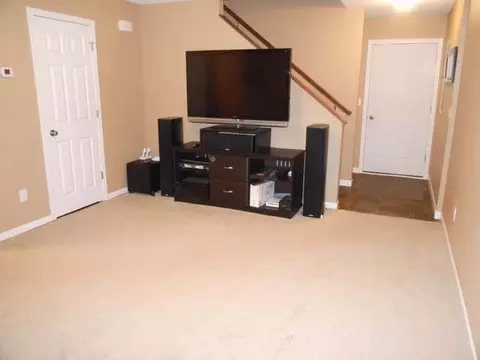 5419 Calvert Dr, Bismarck, ND 58503 photo 2
