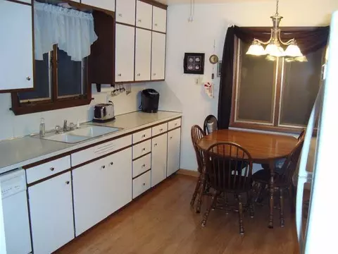 1162 Keating Dr, Bismarck, ND 58501 photo 2