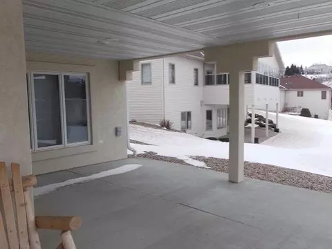 1908 Valley Dr, Bismarck, ND 58501 photo 2