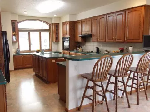 1908 Valley Dr, Bismarck, ND 58501 photo 4