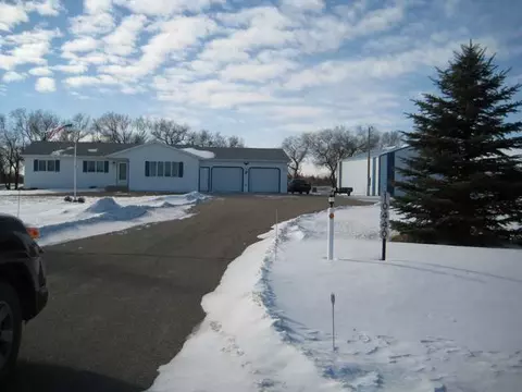 10440 Chokecherry Dr, Bismarck, ND 58503 photo 1