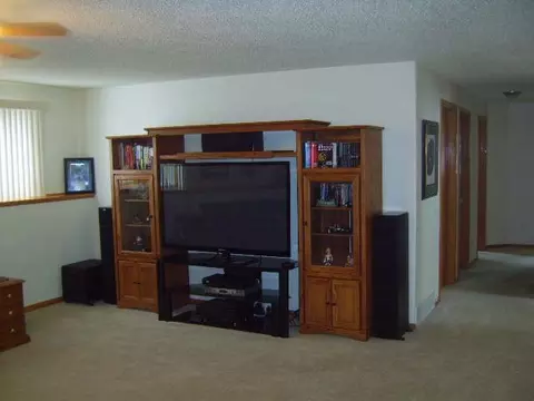 2317 3 S St, Bismarck, ND 58504 photo 9