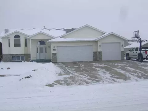 2317 3 S St, Bismarck, ND 58504 photo 1