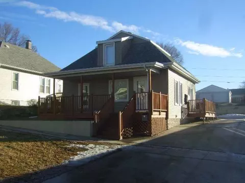 304 2 Ave NE, Mandan, ND 58554 photo 1