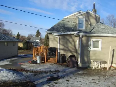304 2 Ave NE, Mandan, ND 58554 photo 2
