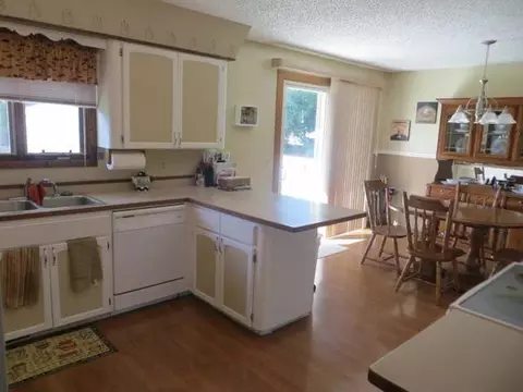 805 8 Ave NE, Mandan, ND 58554 photo 2