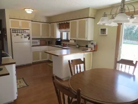 805 8 Ave NE, Mandan, ND 58554 photo 3