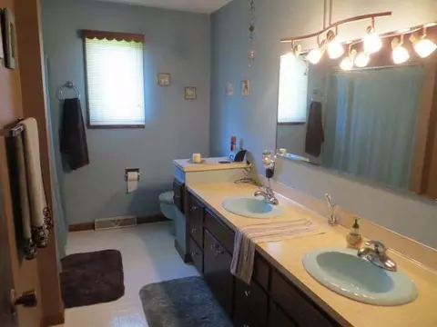 805 8 Ave NE, Mandan, ND 58554 photo 11