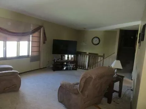 805 8 Ave NE, Mandan, ND 58554 photo 4