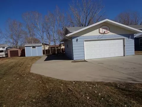3641 Regent Dr E, Bismarck, ND 58504 photo 3