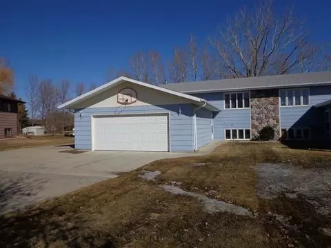 3641 Regent Dr E, Bismarck, ND 58504 photo 1