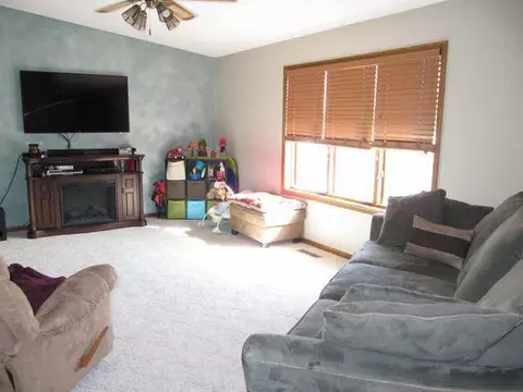 312 Wachter Ave E, Bismarck, ND 58504 photo 4