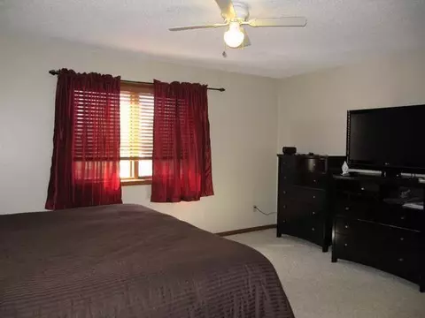 312 Wachter Ave E, Bismarck, ND 58504 photo 6